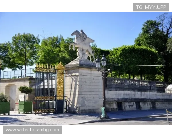 使用凯旋门官网轻松安排巴黎城市游览与周边旅游线路